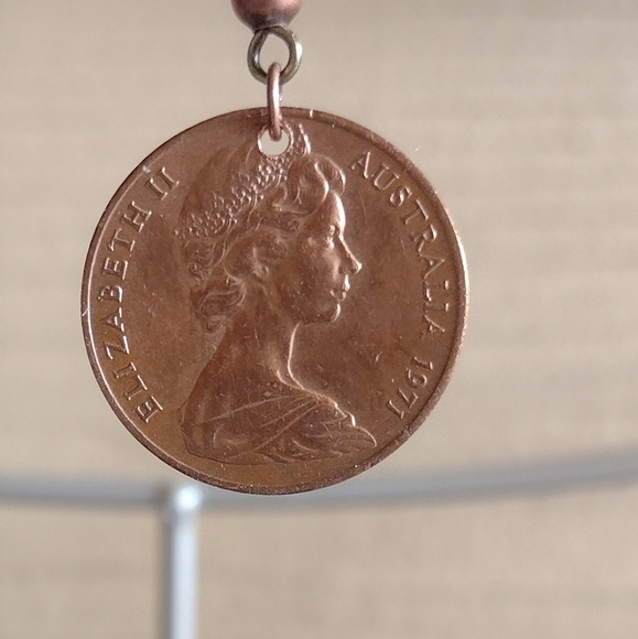 VINTAGE Handmade Australia Queen Elizabeth II Pearl Lizard Drop Hook Earrings - Picture 5 of 8